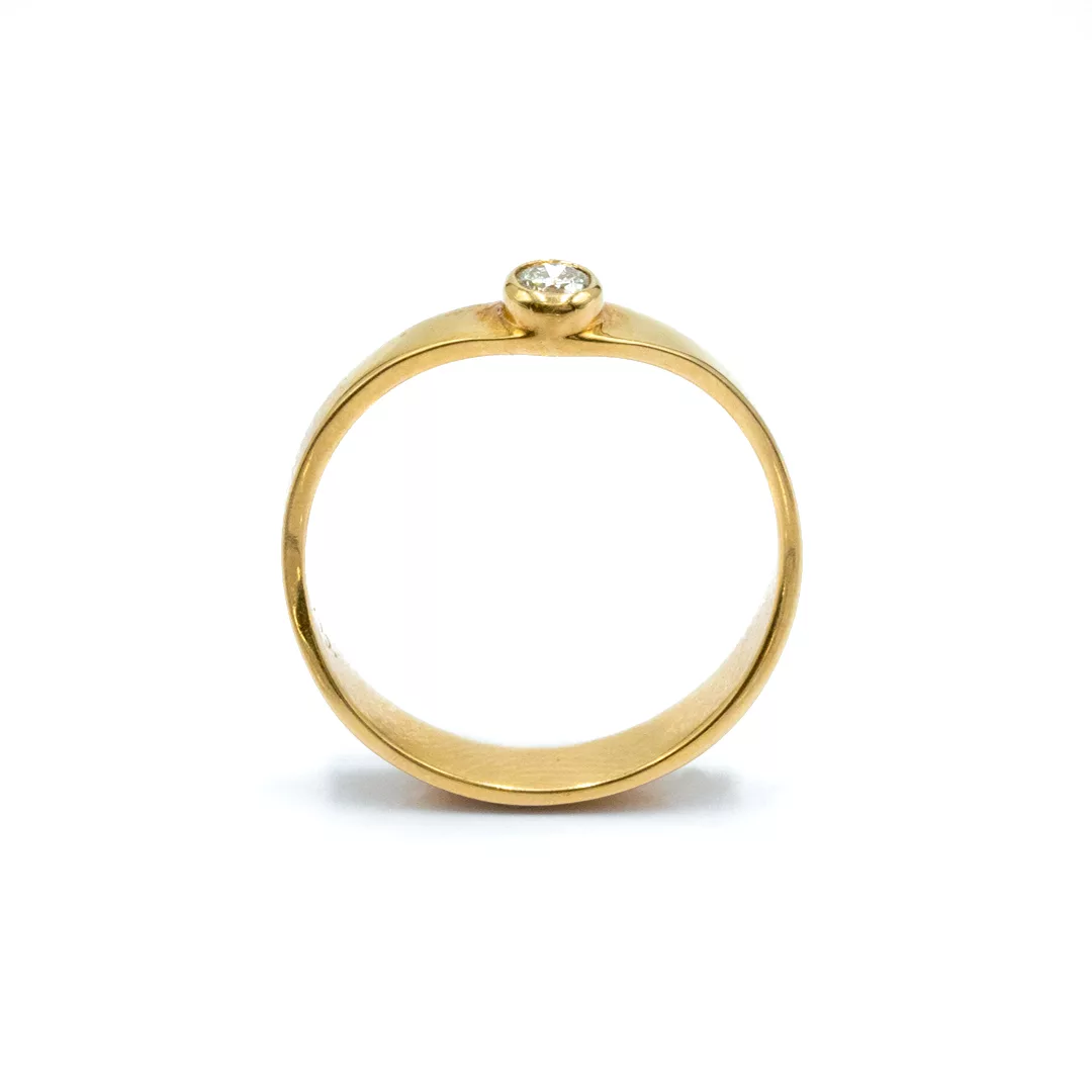 RING BEZEL SOLITAIRE YELLOW GOLD DIAMOND