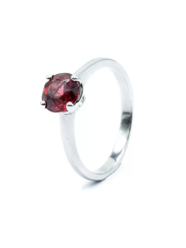 Ring - white gold solitaire with garnet