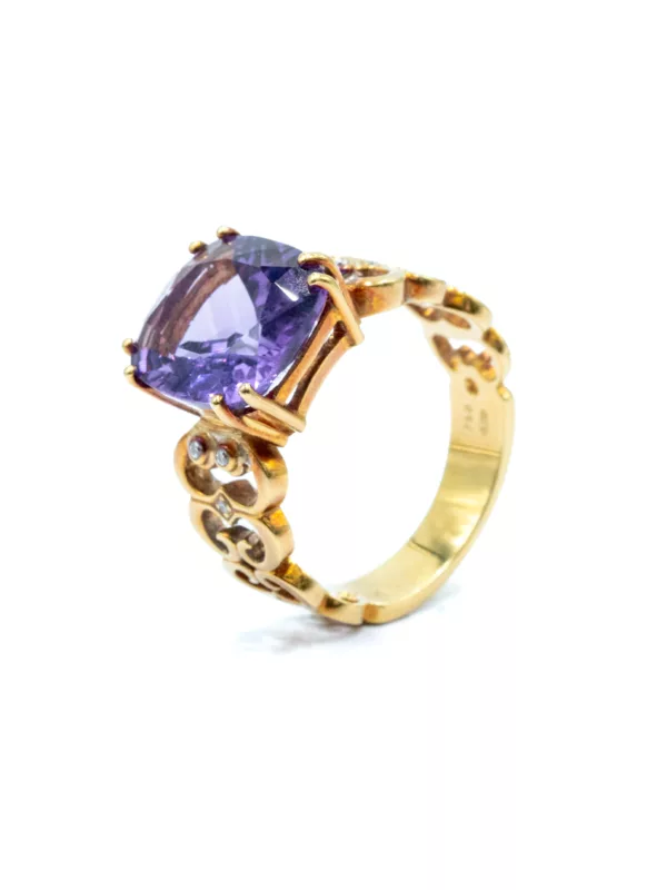 Ring - yellow gold with amethyst & diamonds